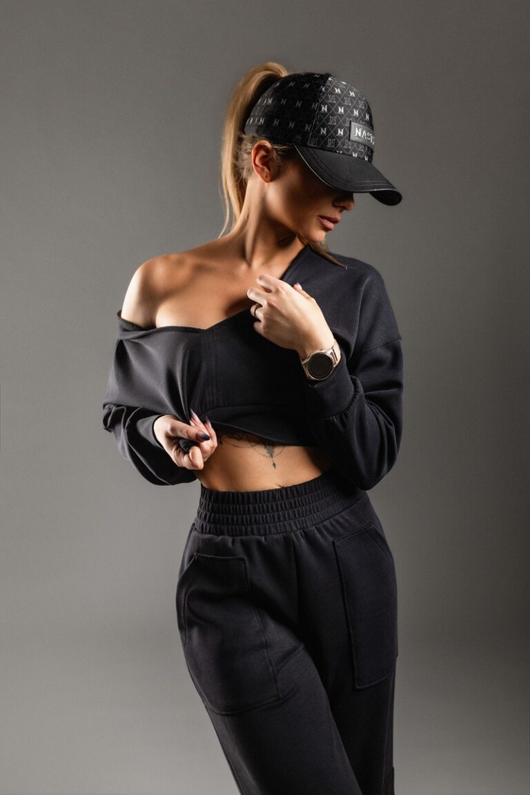 Dark Monarch; Urban Beauty: Spodnie Skinny; Urban Beauty: Bluza Dual Mode; Czapka 1Nasty Crew;
