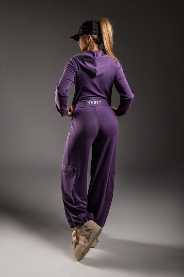 Majestic Plum; Urban Beauty: Spodnie Cargo; Urban Beauty: Bluza Hoodie; Czapka 1Nasty Crew;