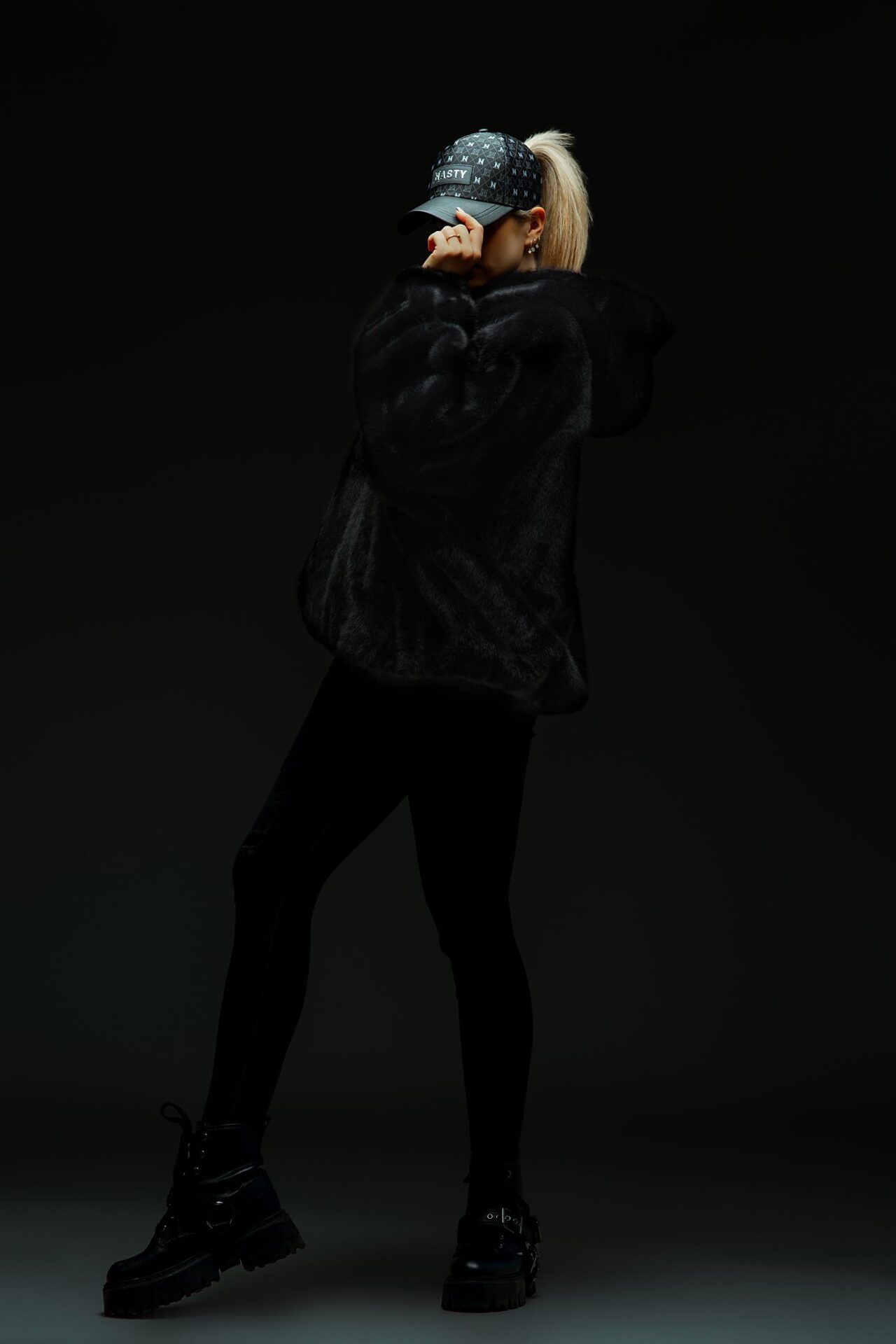 Futro - Arctic Luxe: Oversize Basalt